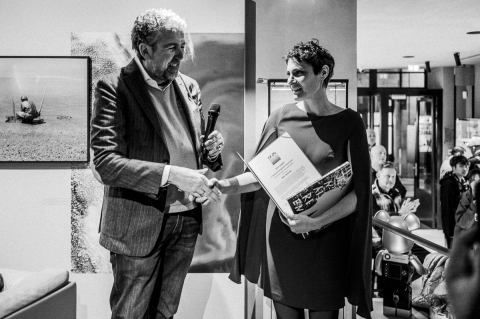 DGPh 4Ward | EMERGING PHOTOGRAPHER AWARD. Leica Galerie in Paris. Preisträgerin Mika Sperling und Thomas Gerwers, DGPh, Vorsitzender der DGPh Sektion Kunst, Markt und Recht. © Ruediger Glatz