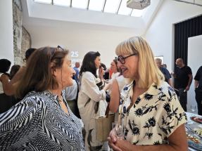Susan Meiselas mit Simone Klein