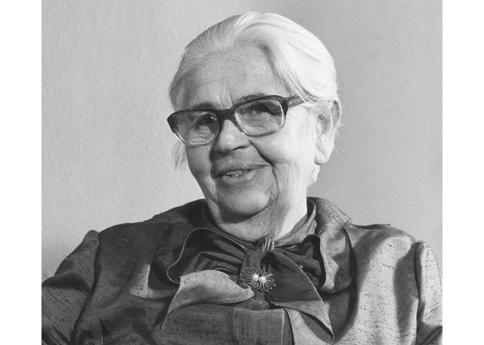 Dr. Edith Weyde