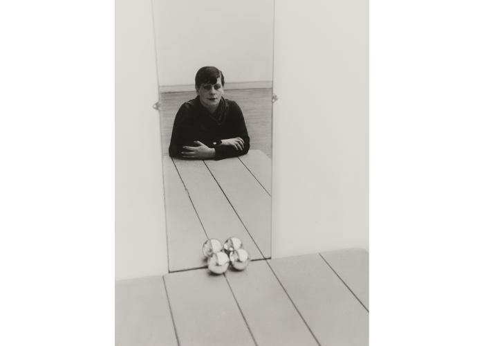 Florence Henri, Selbstporträt, 1928, Silbergelatineabzug, aus dem Portfolio „Florence Henri. 12 Fotografien“, Galerie Wilde Köln 1974, Stiftung Ann und Jürgen Wilde, Bayerische Staatsgemäldesammlungen, München (Foto: Sibylle Forster, Bayerische Staatsgemäldesammlungen)